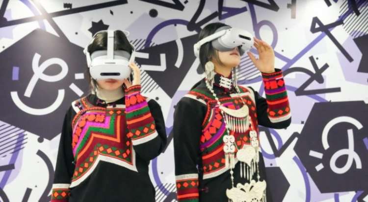 马边县引进VR助力文化教育,戴PICO在彝乡“触摸”国宝